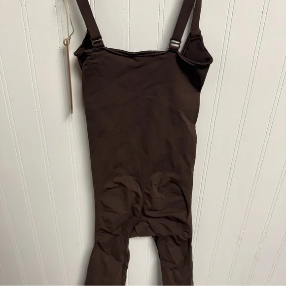 Skims Everyday Sculpt Open Bust Catsuit Espresso XXS - Picture 5 of 8
